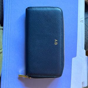 Cuyana pebbled leather wallet